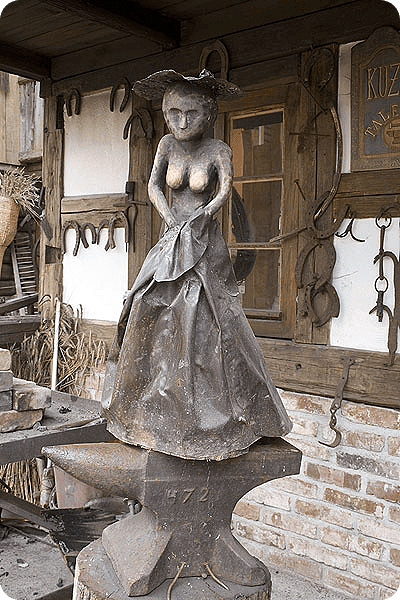 Statuetta in legno -  DRE030